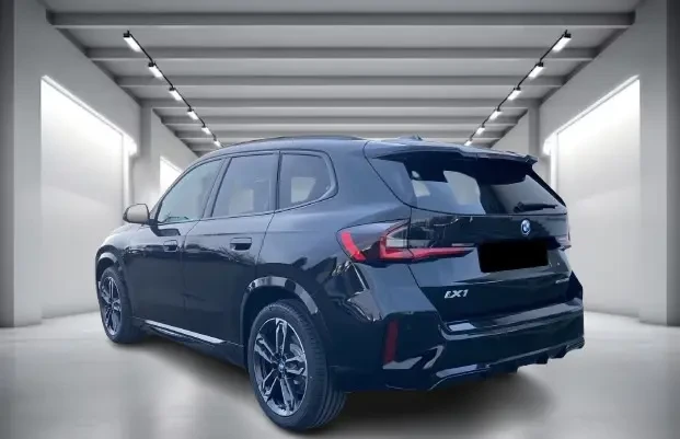 BMW iX1 eDrive20 = M-Sport = Гаранция, снимка 2 - Автомобили и джипове - 53915509