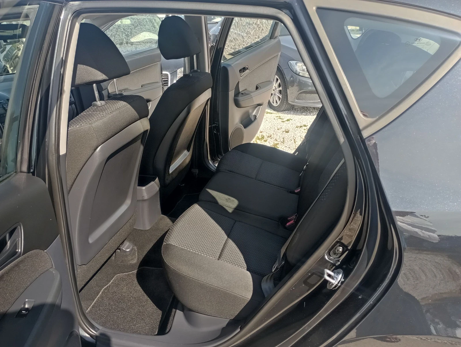 Hyundai I30 1.4, ФЕЙС, сервизна книжка  - изображение 9