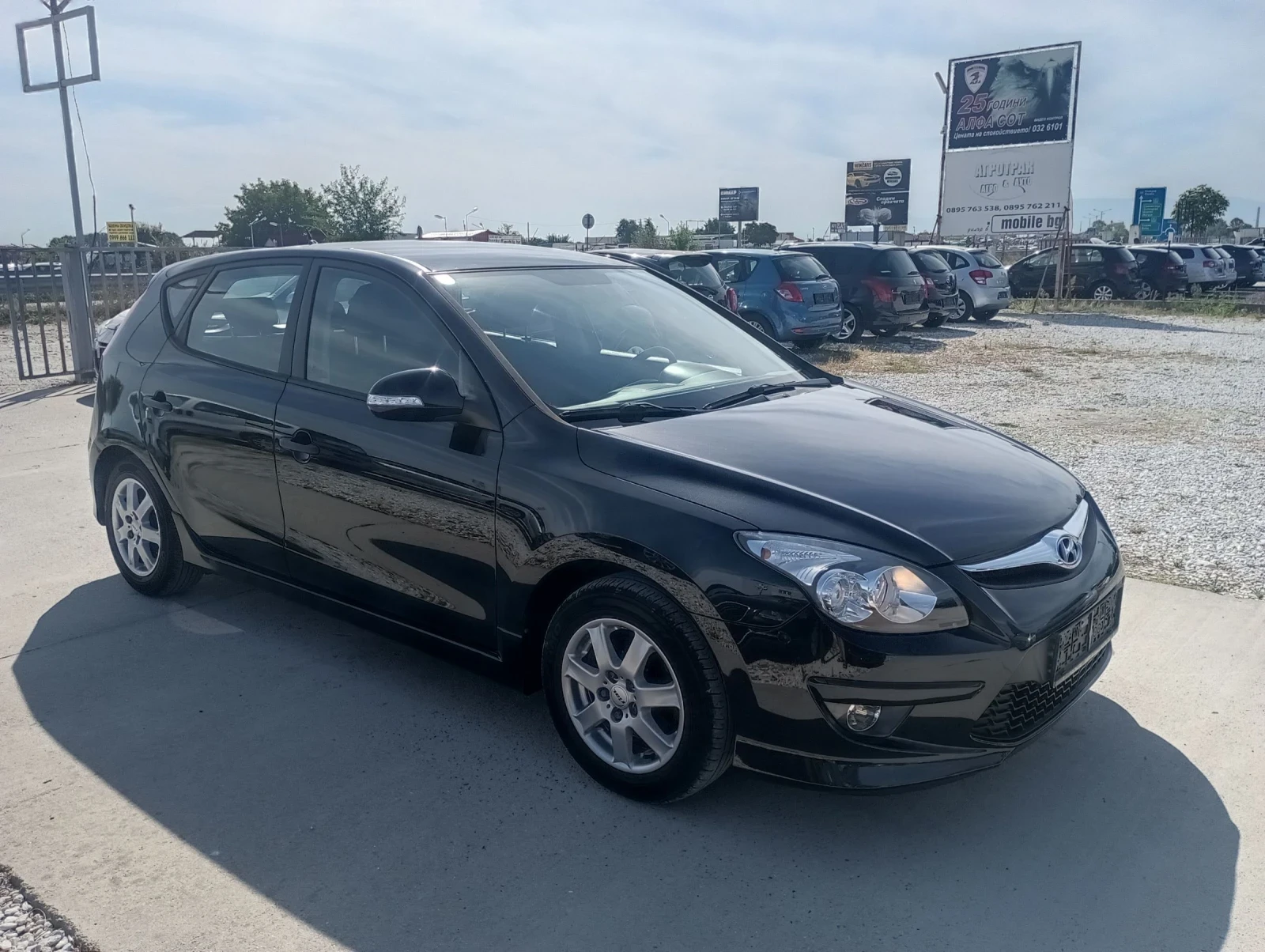 Hyundai I30 1.4, ФЕЙС, сервизна книжка  - изображение 3