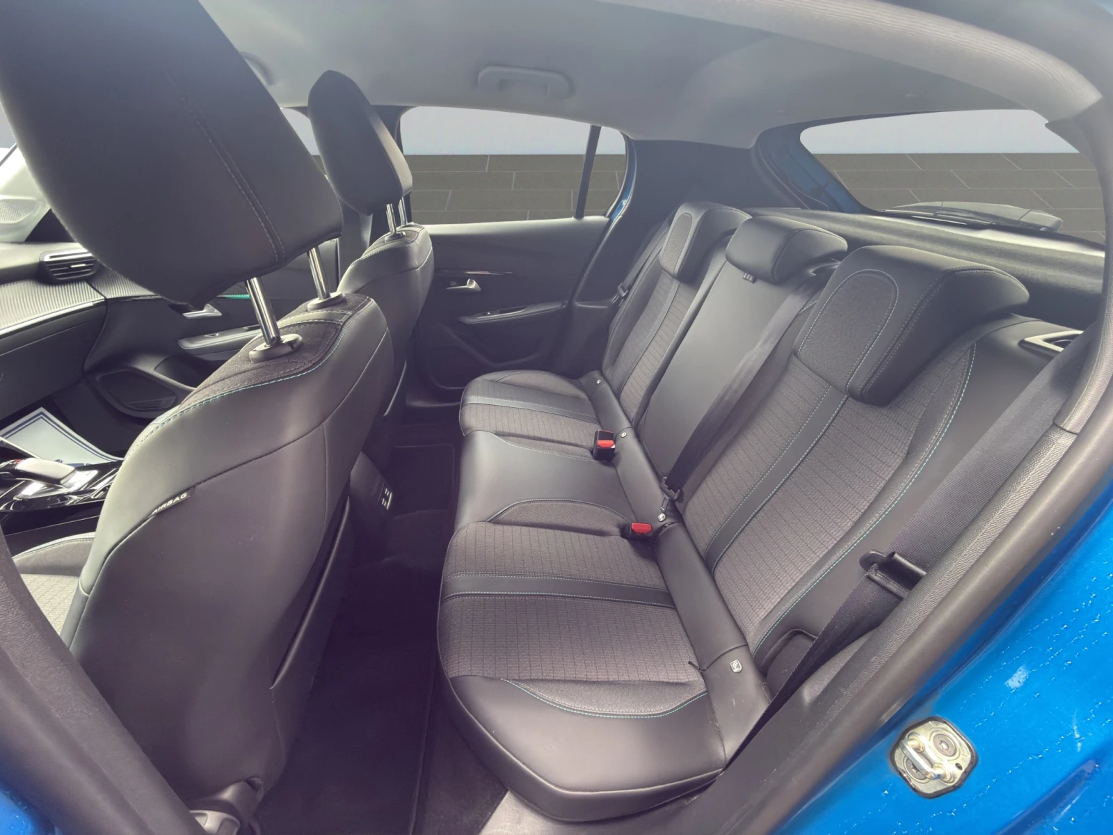 Peugeot 208 New Line Up ALLURE PACK Electric 100 �� 136 �.�. | Mobile.bg � ����������� 12