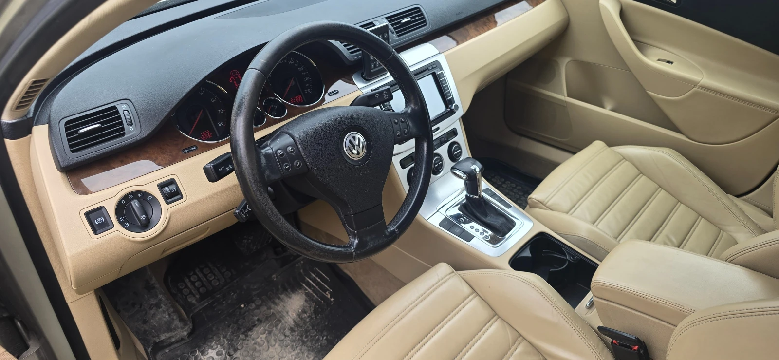 VW Passat 3.2 FSI 4 Motion , снимка 8 - Автомобили и джипове - 54583793