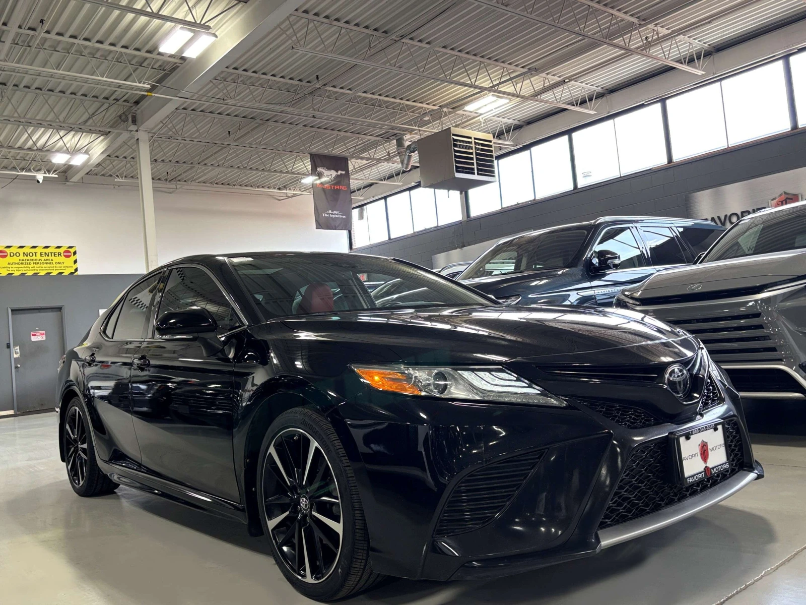 Toyota Camry XSE / Червена кожа / Панорама / ЦЕНА до БГ