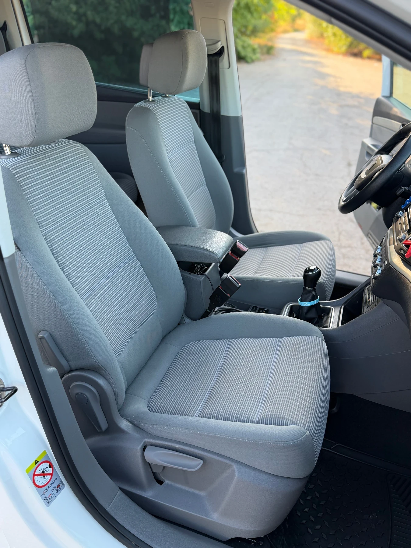 Seat Alhambra 2.0 TDI, снимка 11 - Автомобили и джипове - 56154258