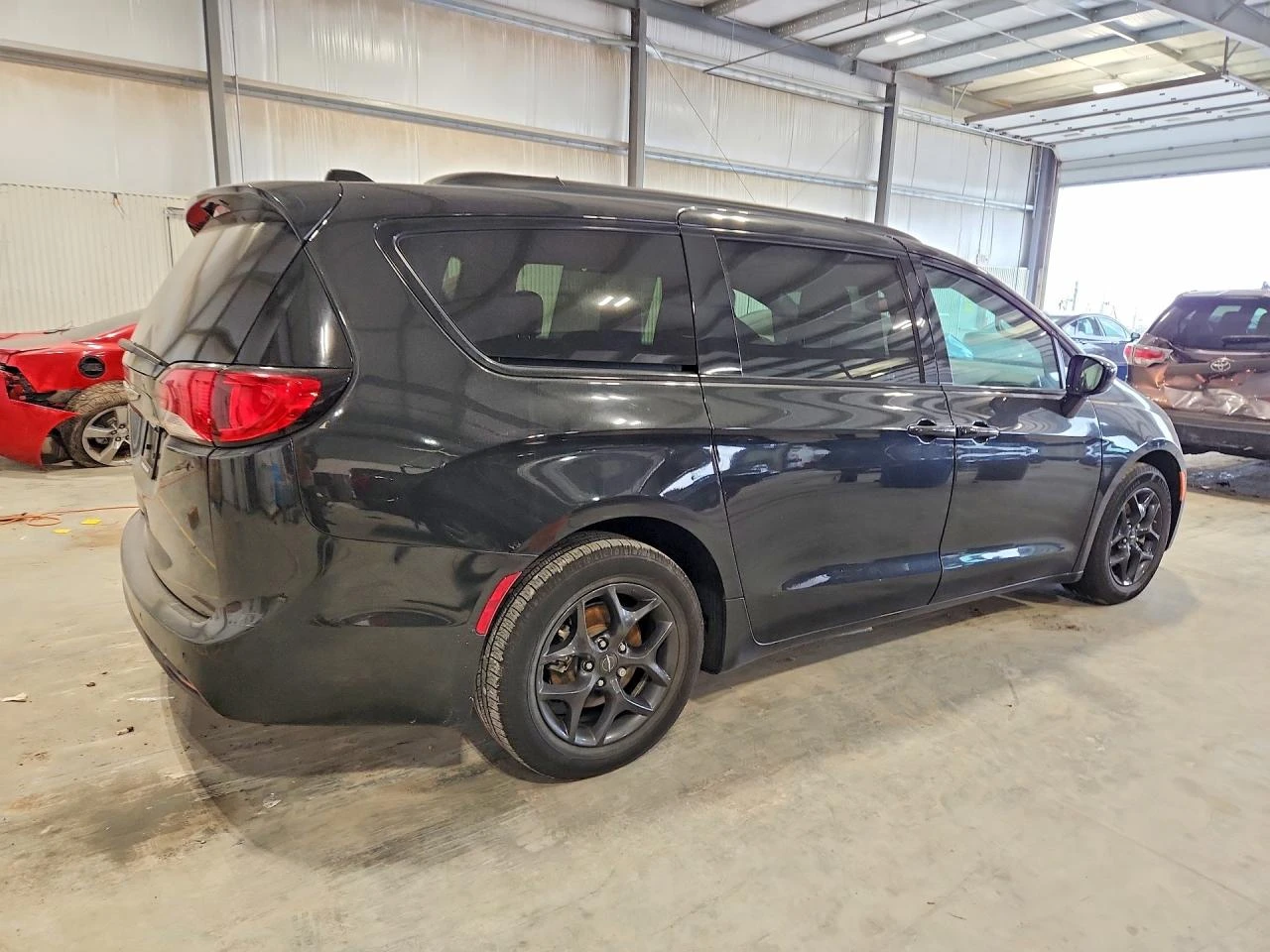 Chrysler Pacifica 3.6l Touring L Plus, снимка 3 - Автомобили и джипове - 56224661