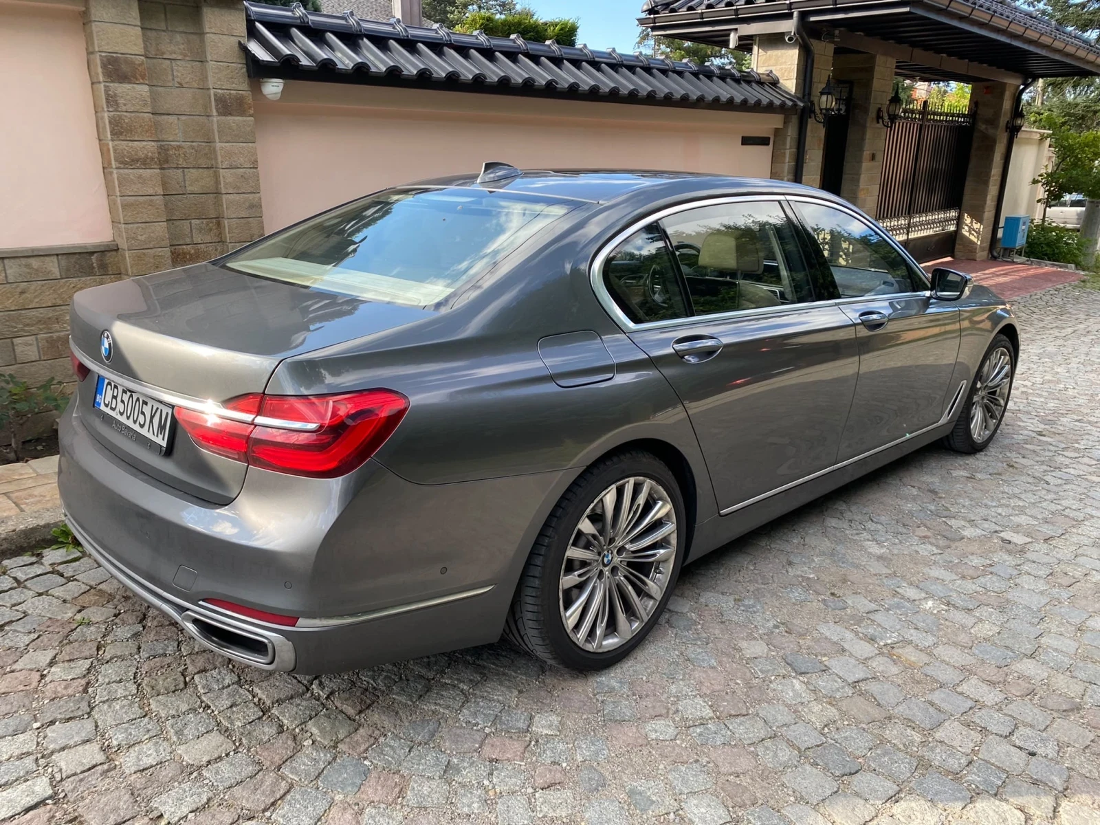 BMW 750, снимка 6 - Автомобили и джипове - 56535833