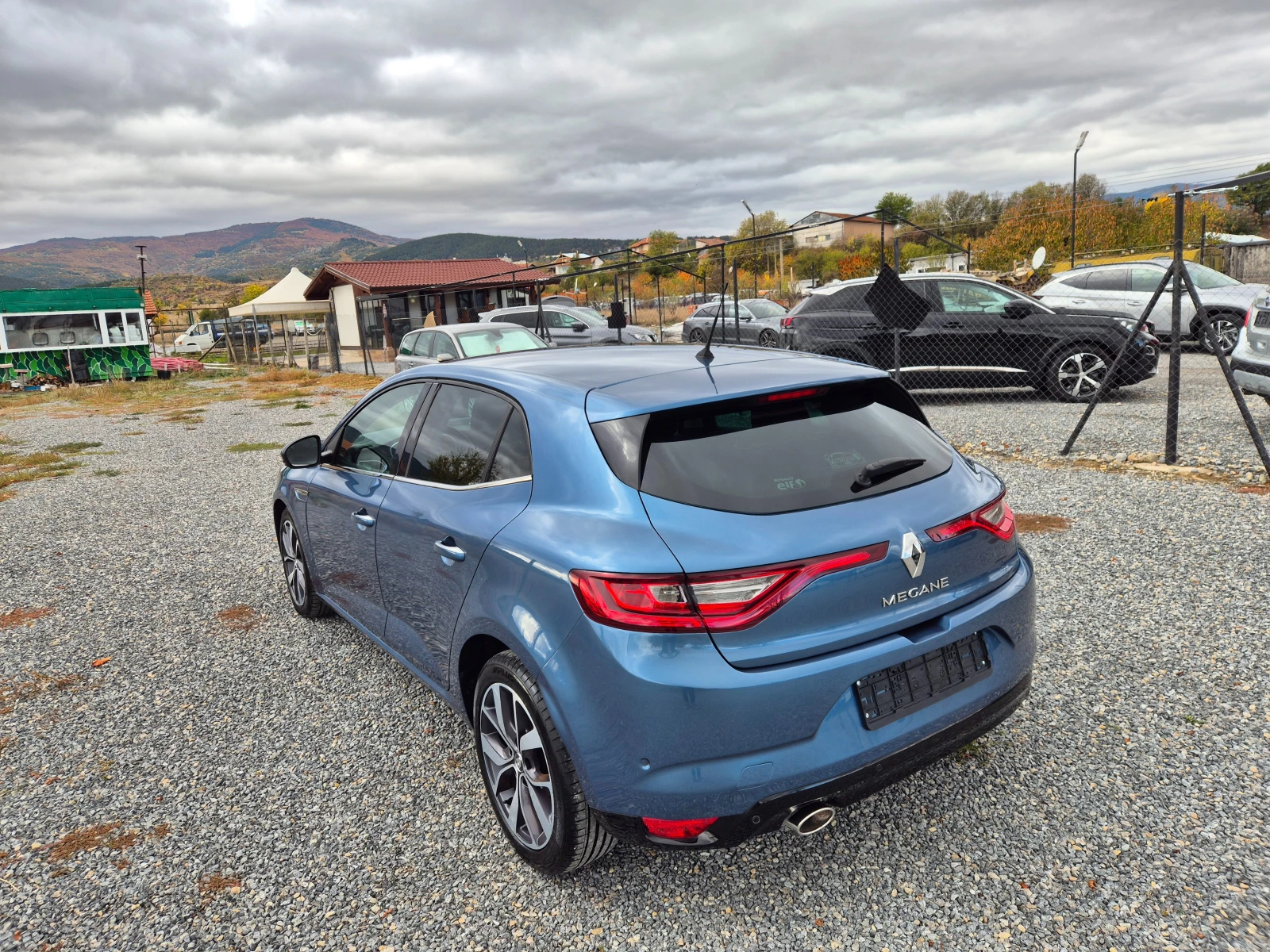 Renault Megane 1.6DCI* R-LINK2* BOSE* , снимка 4 - Автомобили и джипове - 56708843