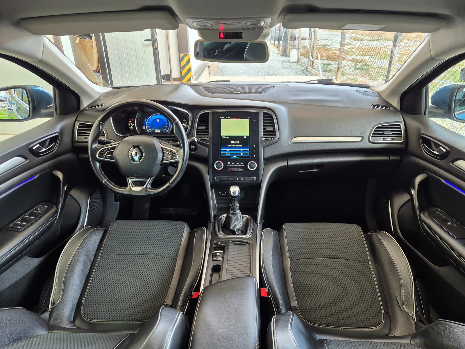Renault Megane 1.6DCI* R-LINK2* BOSE* , снимка 13 - Автомобили и джипове - 56708843
