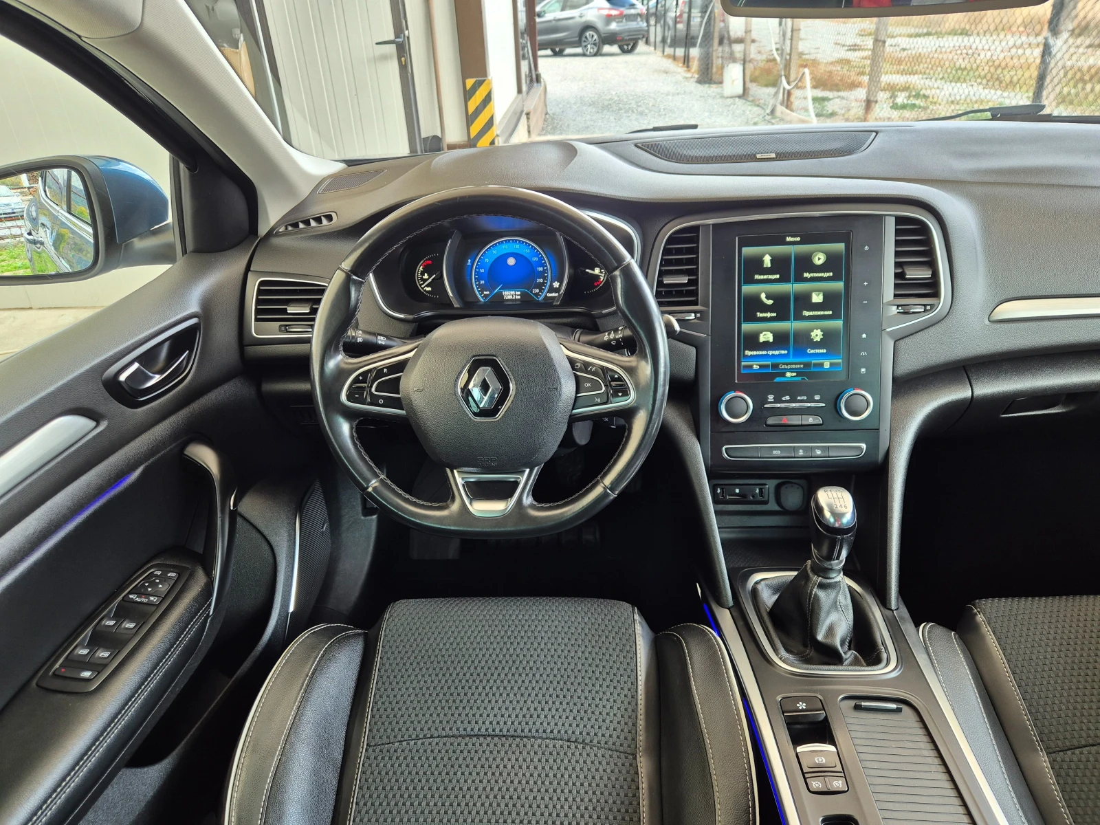 Renault Megane 1.6DCI* R-LINK2* BOSE* , снимка 14 - Автомобили и джипове - 56708843