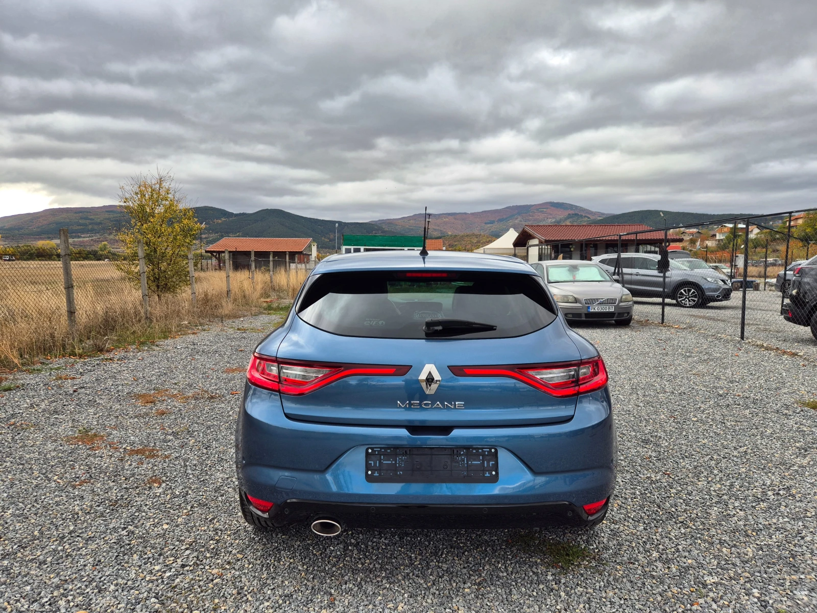 Renault Megane 1.6DCI* R-LINK2* BOSE* , снимка 5 - Автомобили и джипове - 56708843