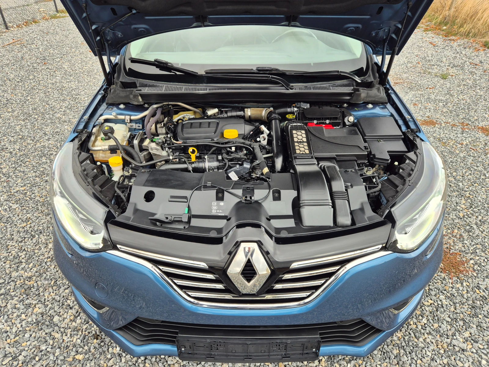 Renault Megane 1.6DCI* R-LINK2* BOSE* , снимка 17 - Автомобили и джипове - 56708843
