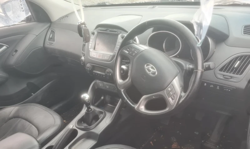 Hyundai IX35 2.0.1.7ЧАСТИ, снимка 6 - Автомобили и джипове - 45009759