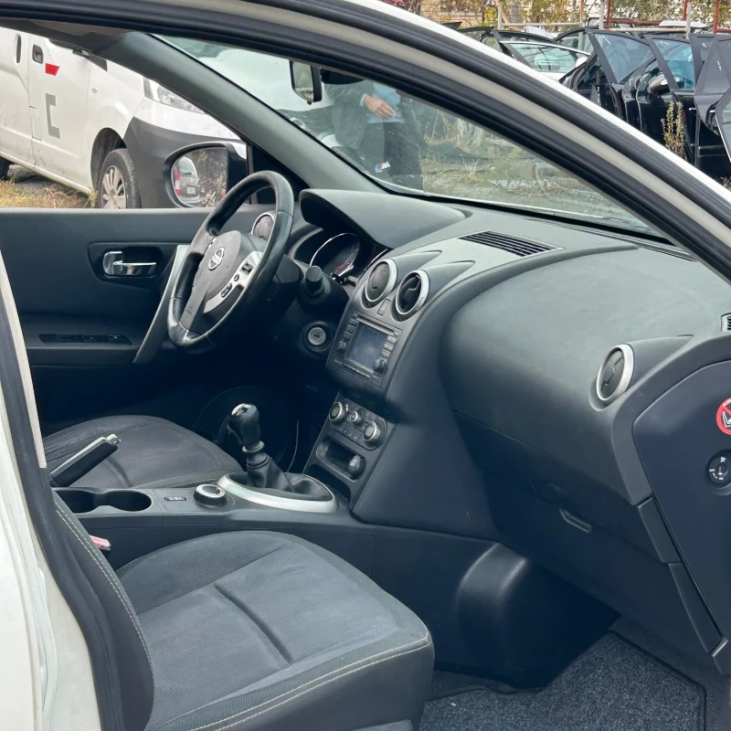 Nissan Qashqai 2.0D 4x4, снимка 8 - Автомобили и джипове - 52162425