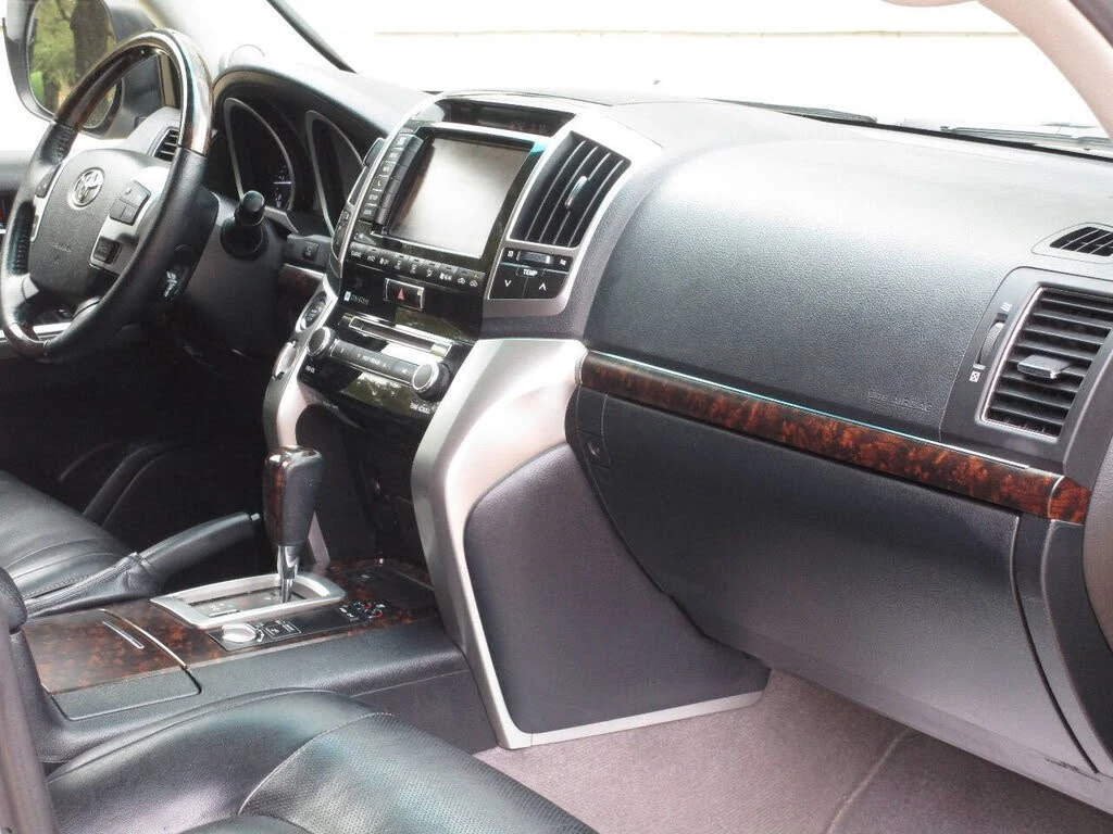 Toyota Land cruiser 5.7 * 7 Места * Черен Салон * Камера * Без Ръжда *, снимка 11 - Автомобили и джипове - 53774830