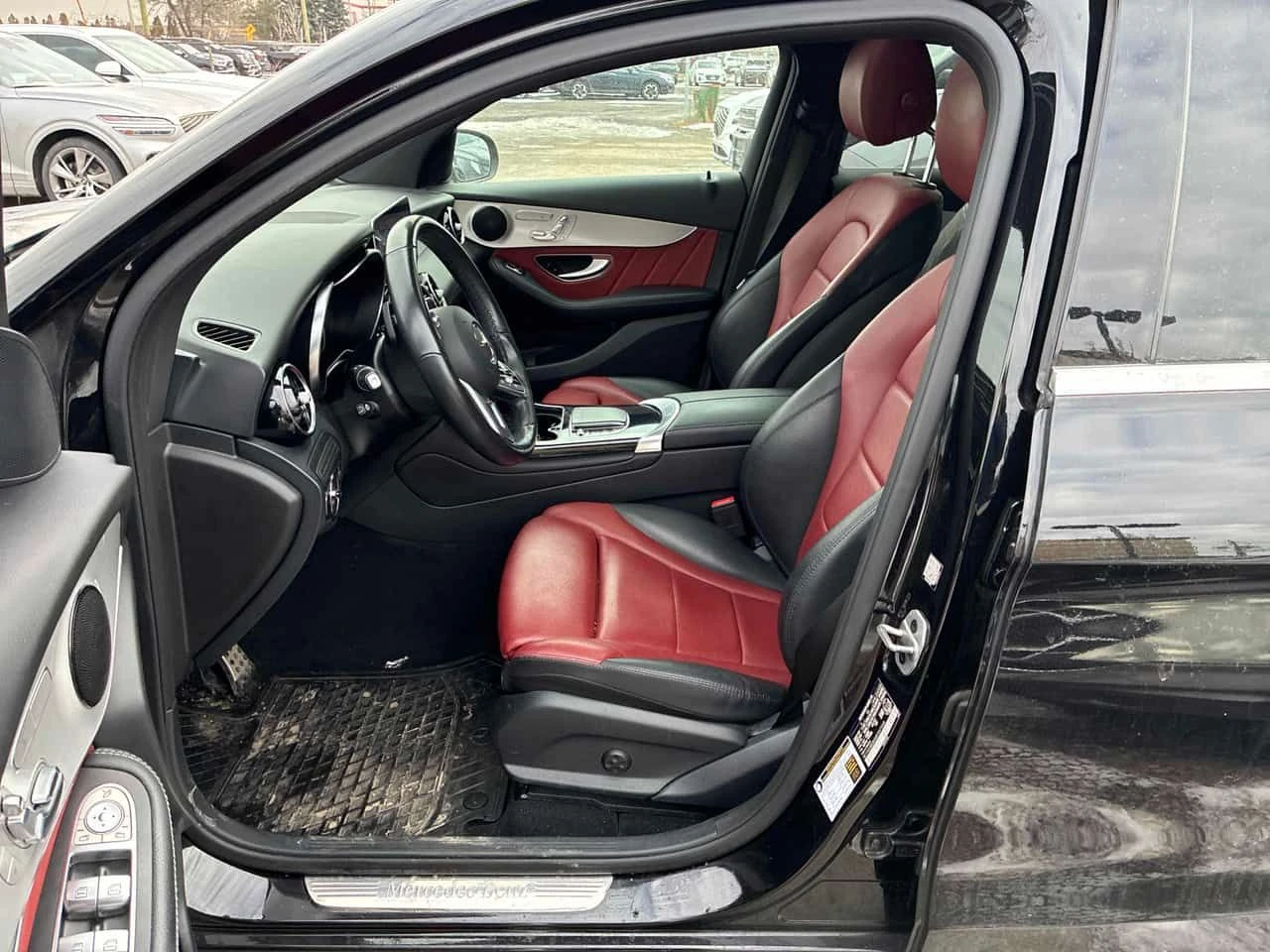 Mercedes-Benz GLC 300 COUPE/CARFAX/ПАНОРАМА/ВТОРИ ГУМИ, снимка 7 - Автомобили и джипове - 53934350