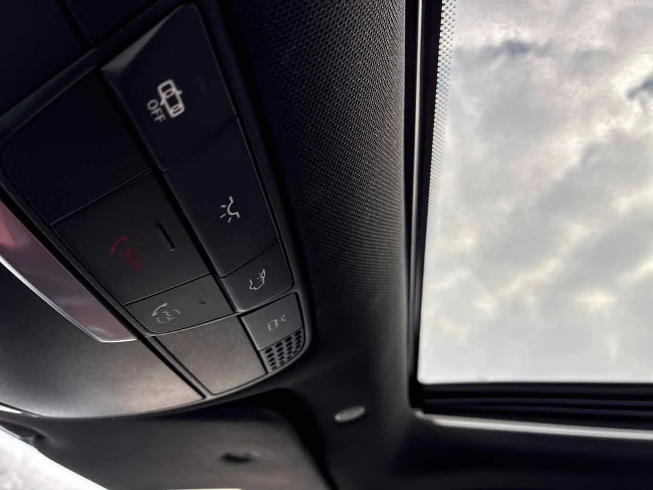 Mercedes-Benz GLC 300 COUPE/CARFAX/ПАНОРАМА/ВТОРИ ГУМИ, снимка 11 - Автомобили и джипове - 53934350