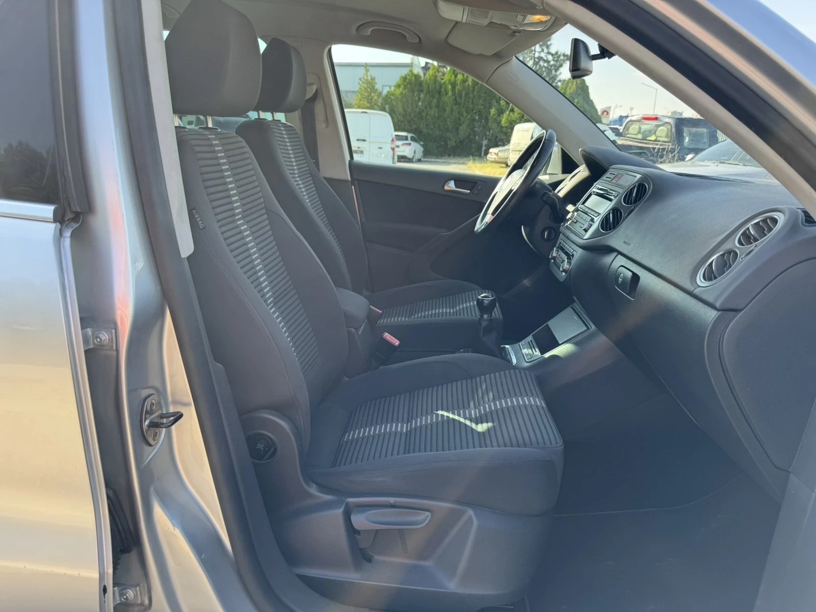 VW Tiguan 2.0 TDI 4Motion Първи Собственик, снимка 9 - Автомобили и джипове - 54077152