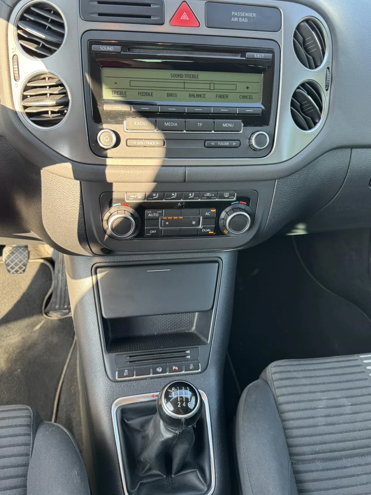 VW Tiguan 2.0 TDI 4Motion Първи Собственик, снимка 11 - Автомобили и джипове - 54077152