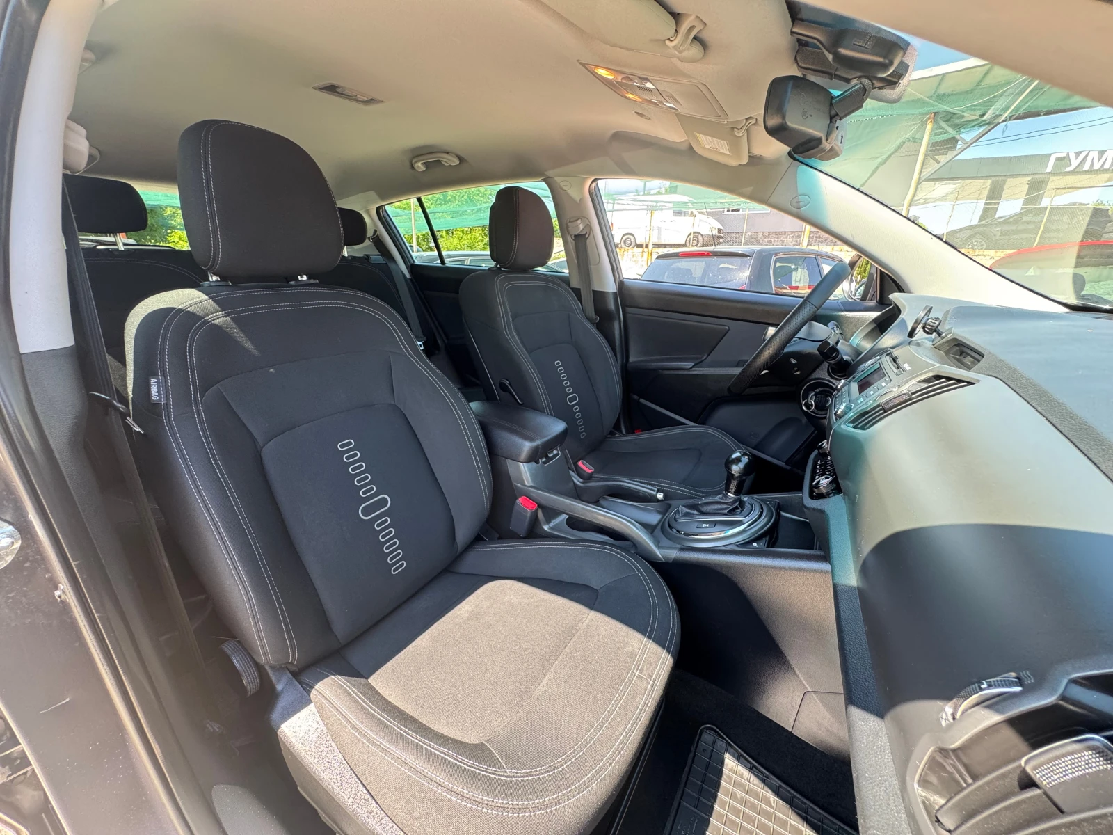 Kia Sportage 2.0CRDI-АВТОМАТ, снимка 17 - Автомобили и джипове - 54682471