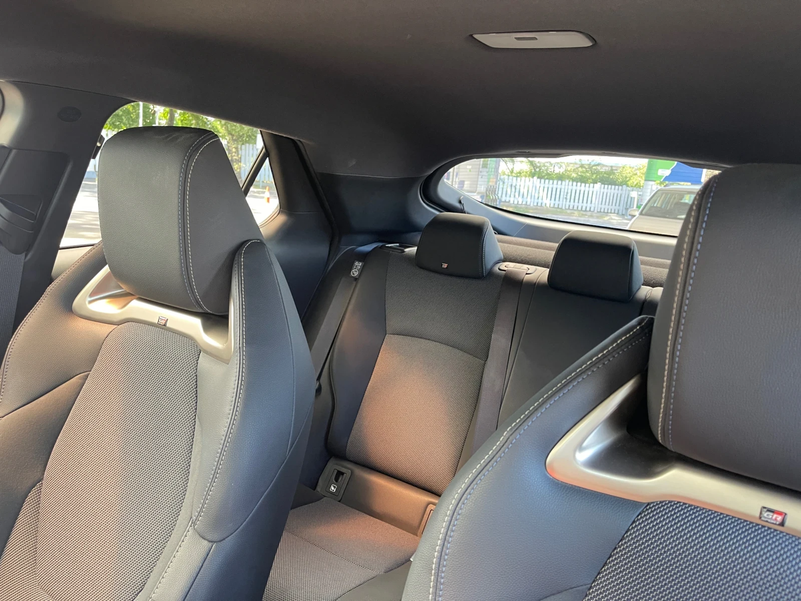 Toyota C-HR 2.0HEV, 197кс, Спешно!, Lounge, JBL, 10г Гаранция, снимка 12 - Автомобили и джипове - 55303662