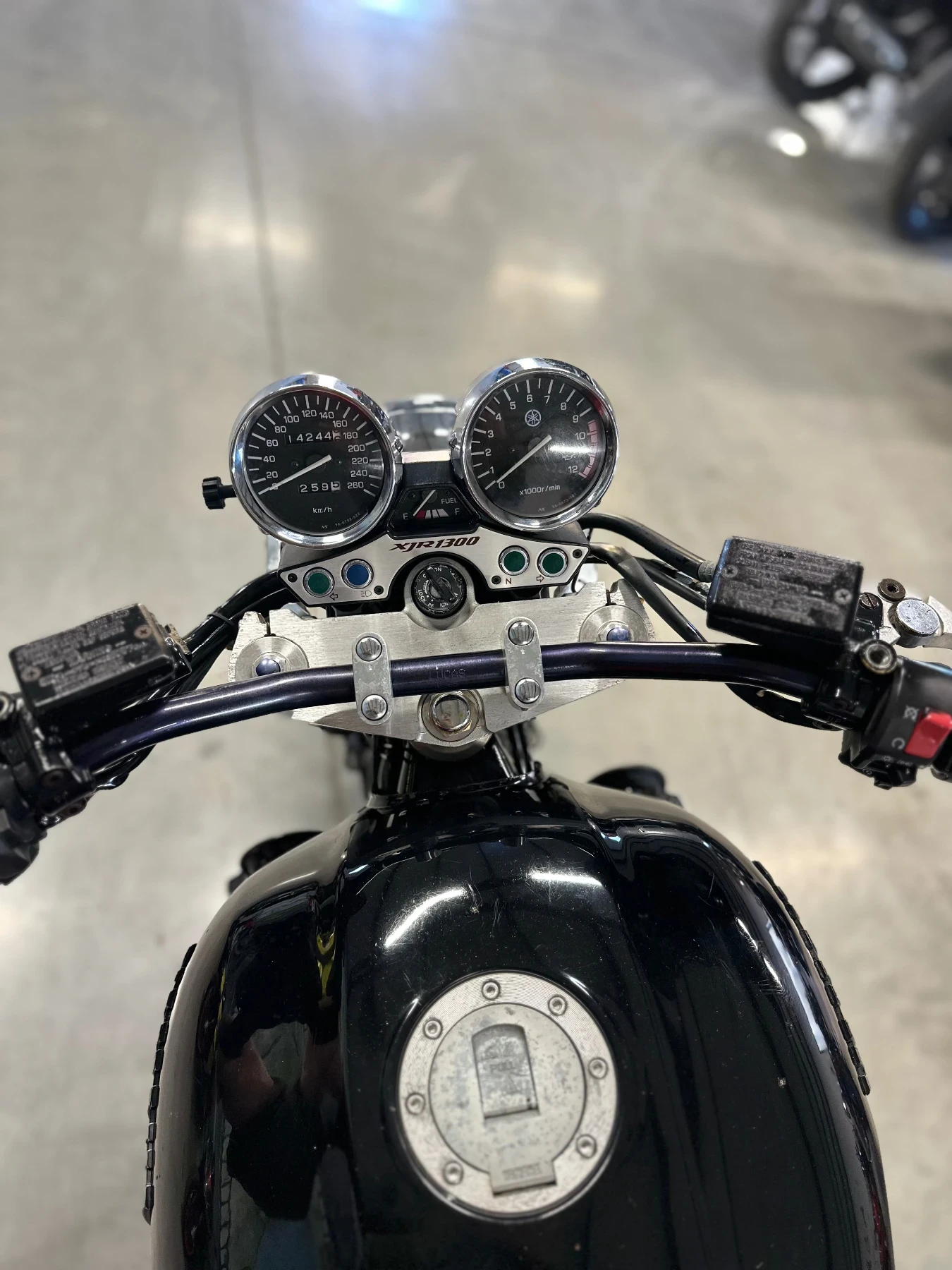 Yamaha XJR 1300 - изображение 8