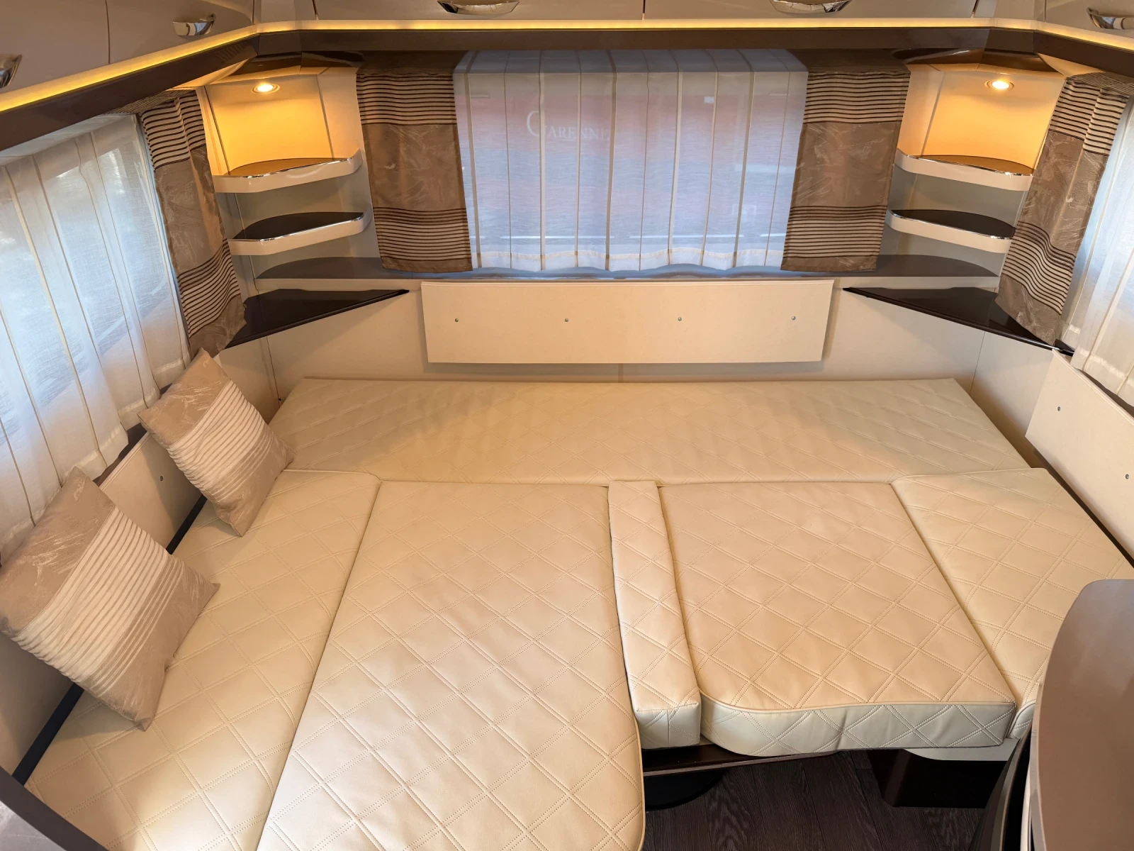 Каравана Hobby 650 Premium Форцелт, Климатик, Мувър и още, снимка 8 - Каравани и кемпери - 54135838