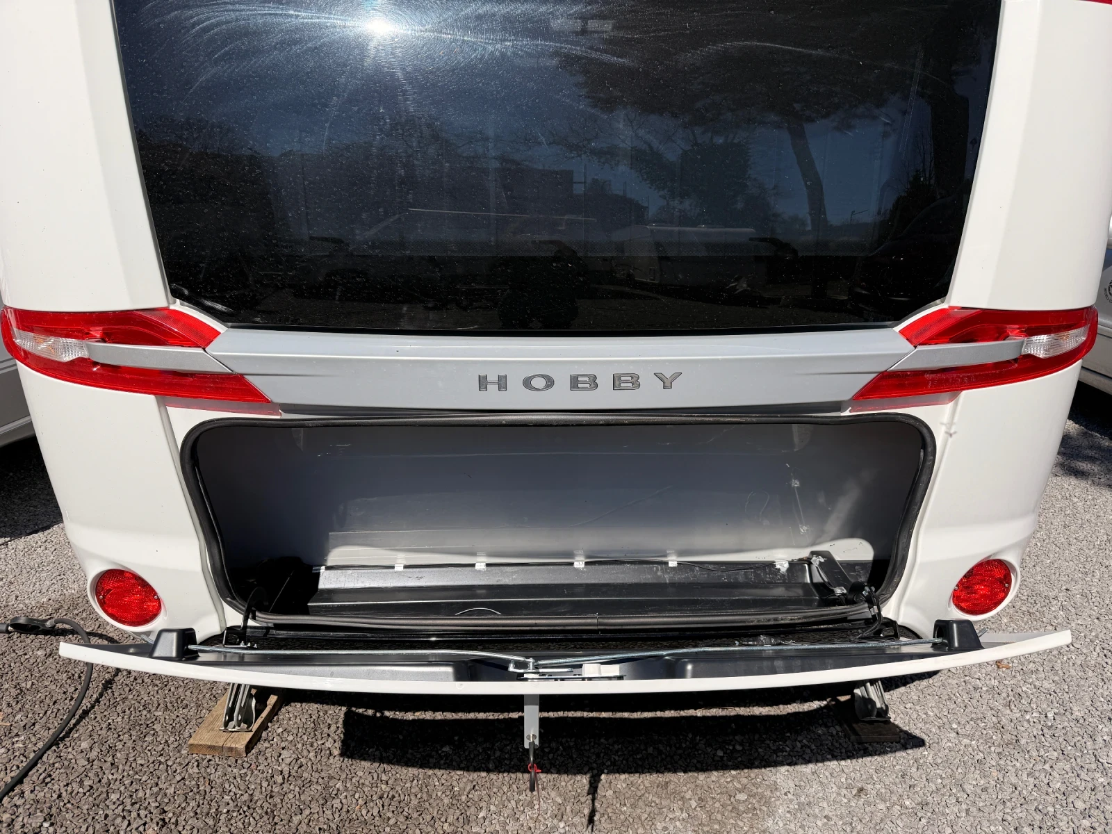 Каравана Hobby 650 Premium Форцелт, Климатик, Мувър и още, снимка 5 - Каравани и кемпери - 54135838