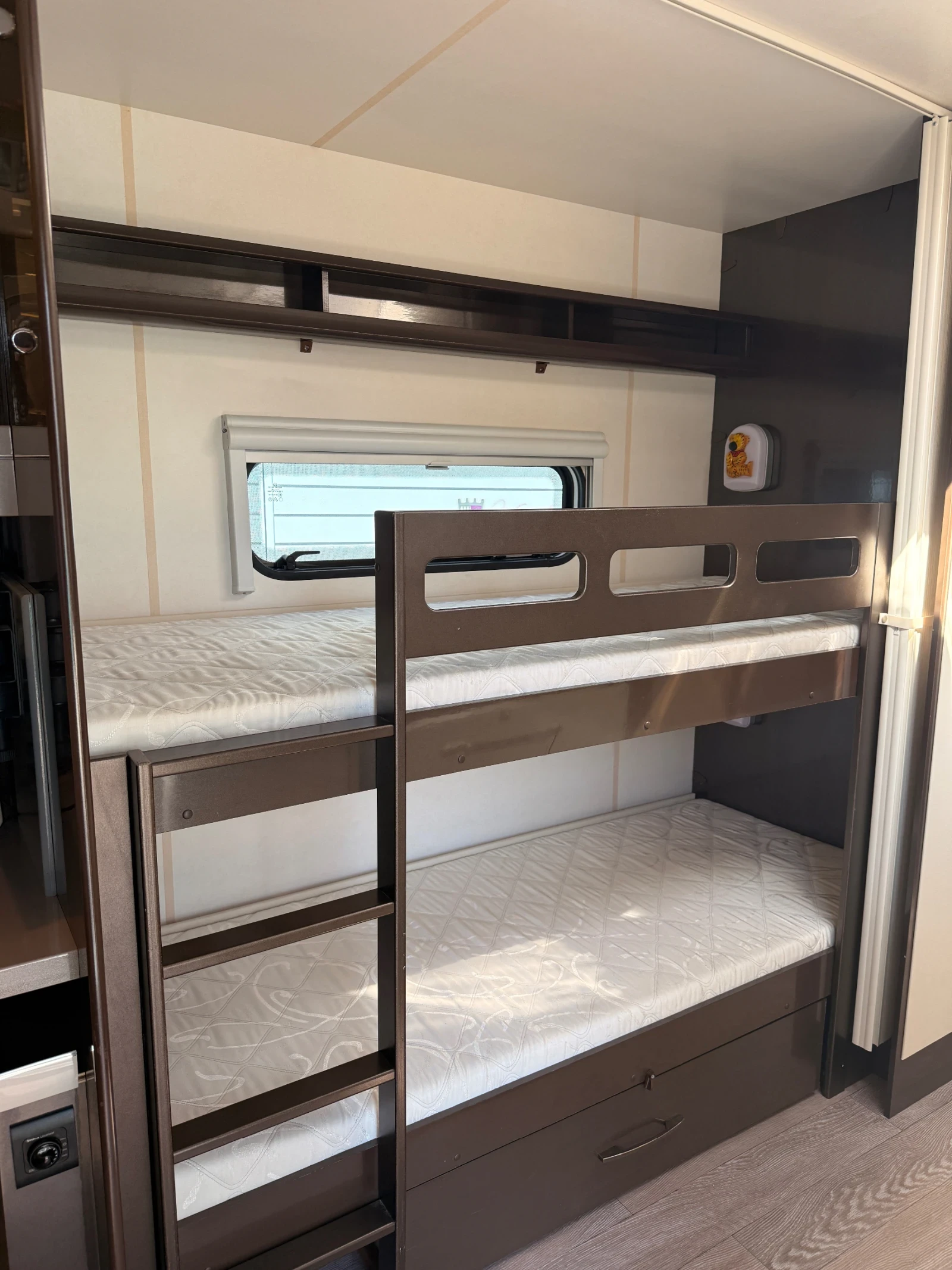 Каравана Hobby 650 Premium Форцелт, Климатик, Мувър и още, снимка 10 - Каравани и кемпери - 54135838