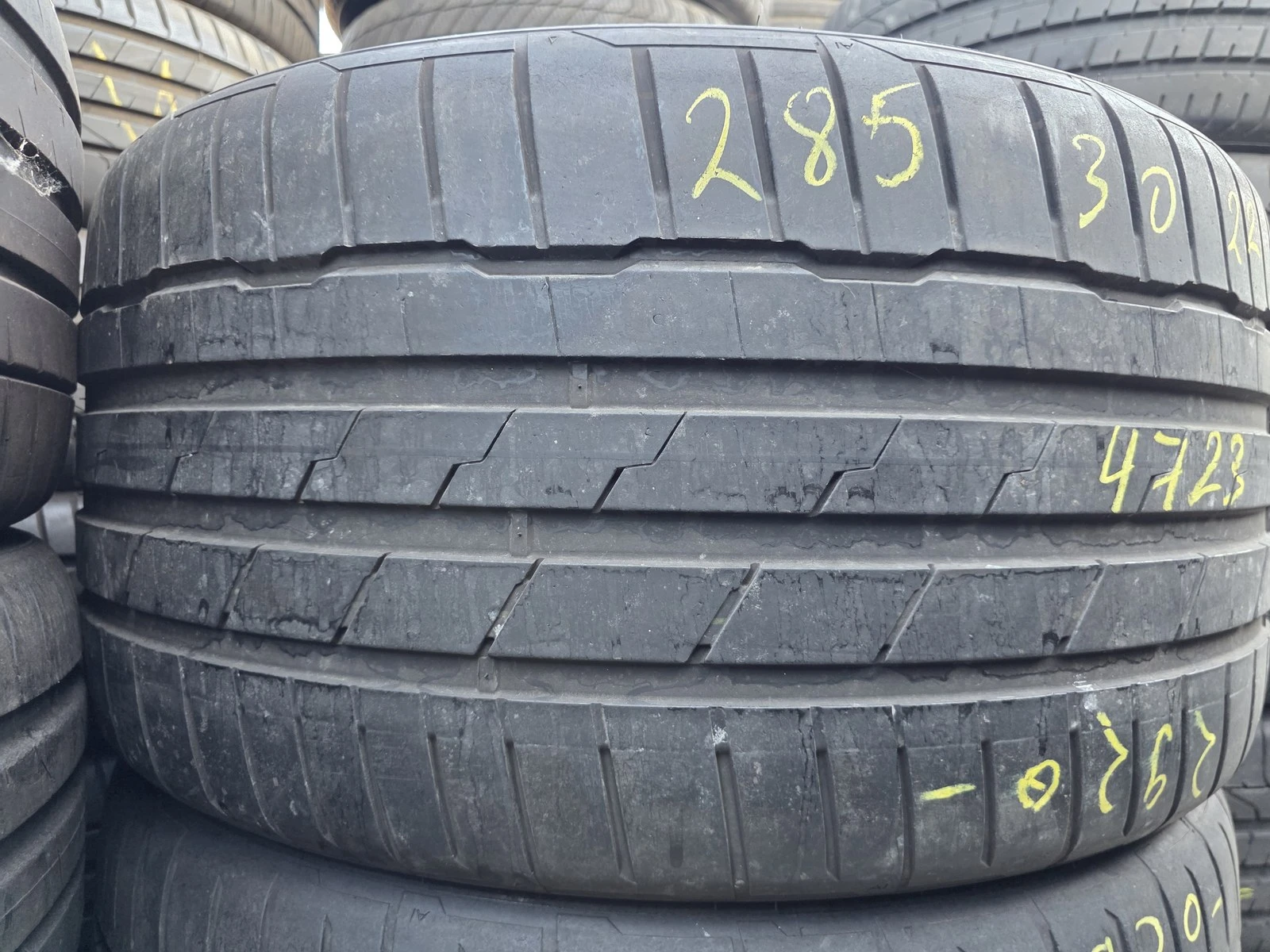 Гуми Летни 285/30R22