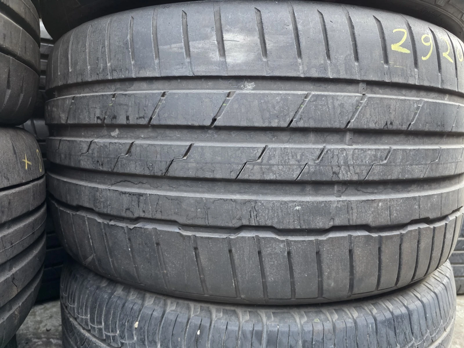 Гуми Летни 285/30R22, снимка 2 - Гуми и джанти - 56664484