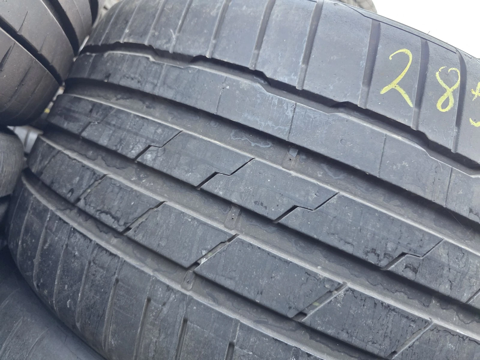Гуми Летни 285/30R22, снимка 3 - Гуми и джанти - 56664484