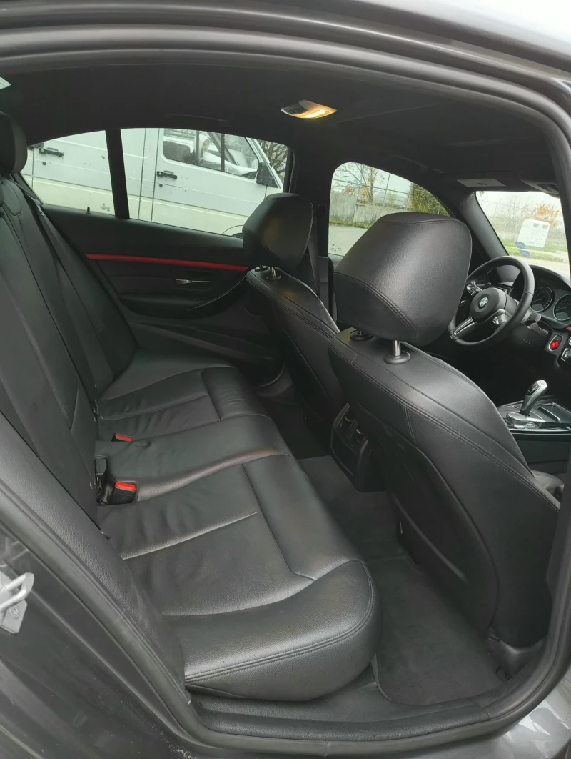 BMW 330 xDrive, снимка 13 - Автомобили и джипове - 52353926