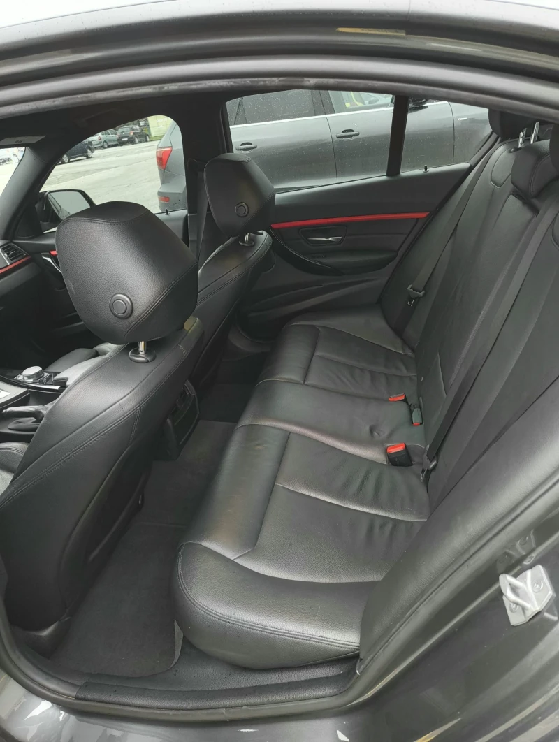 BMW 330 xDrive, снимка 12 - Автомобили и джипове - 52353926