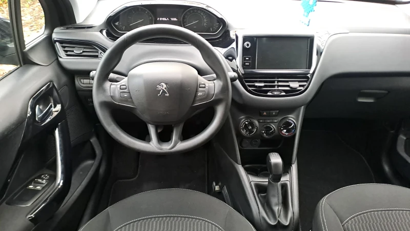 Peugeot 208 Facelift/ Като Нова , снимка 8 - Автомобили и джипове - 52686652