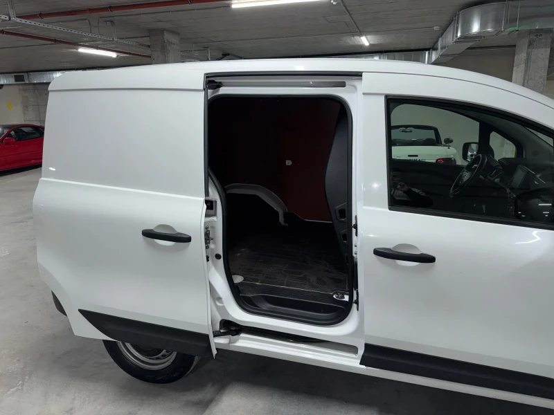 Renault Kangoo 1.5 DCI, снимка 8 - Автомобили и джипове - 52850659
