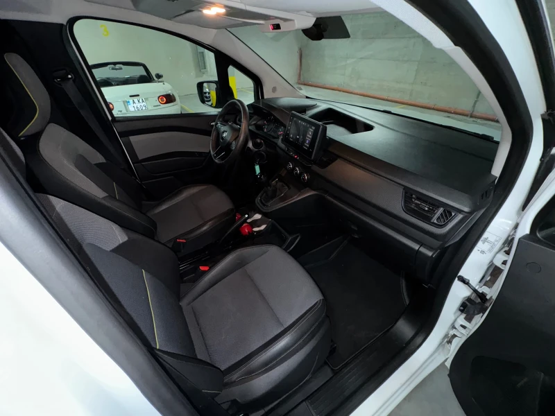 Renault Kangoo 1.5 DCI, снимка 9 - Автомобили и джипове - 52850659