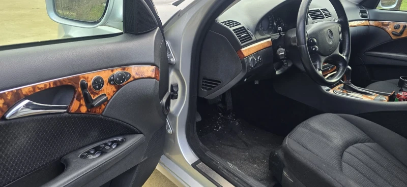 Mercedes-Benz E 350, снимка 12 - Автомобили и джипове - 53541395