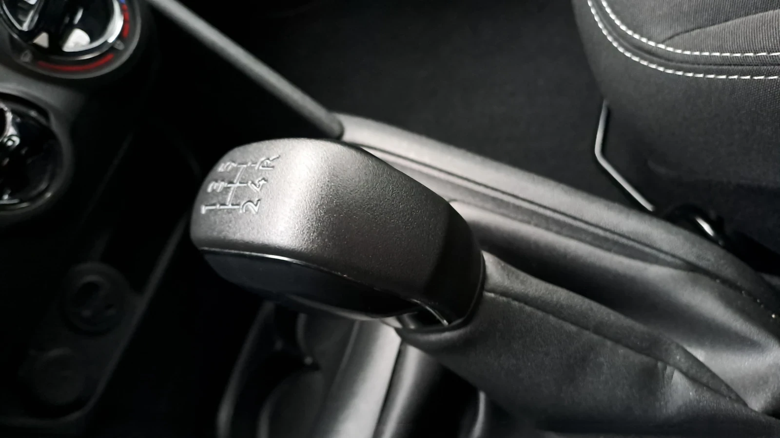 Peugeot 208 Facelift/    | Mobile.bg   15