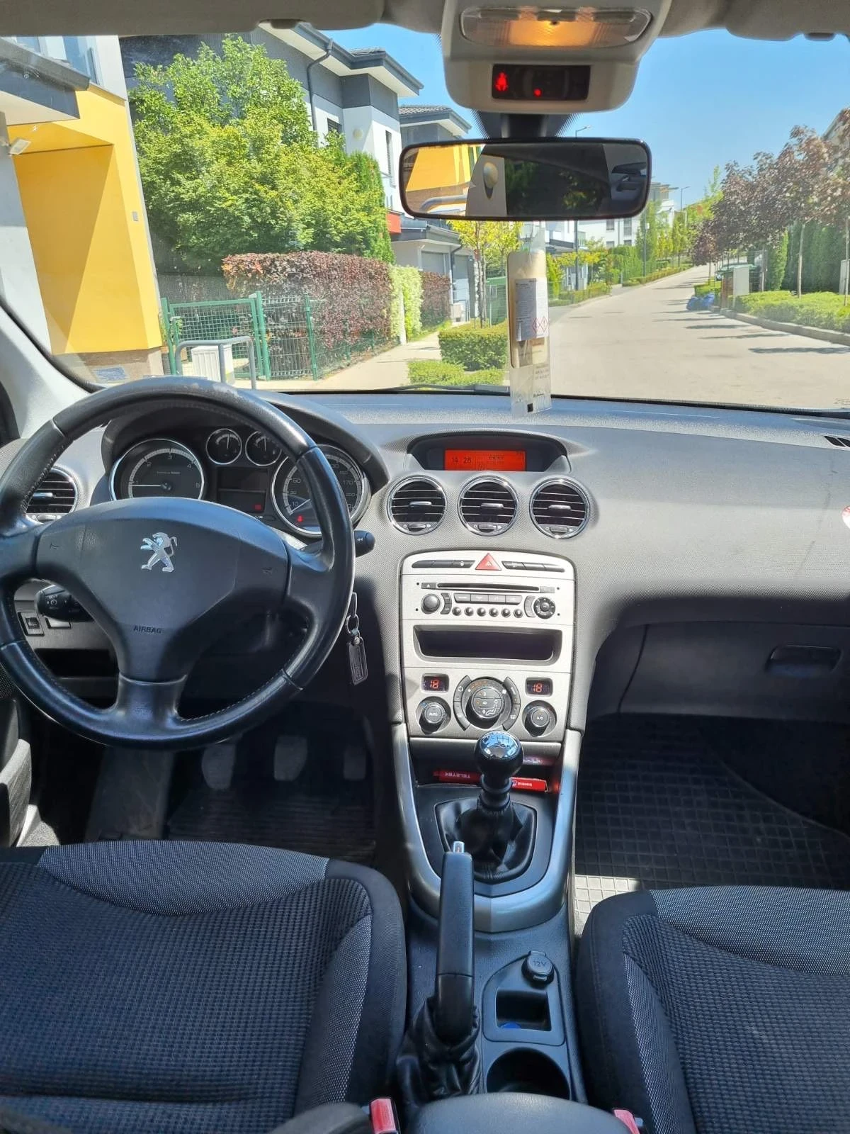 Peugeot 308 1.6 eHDI 110 - изображение 10