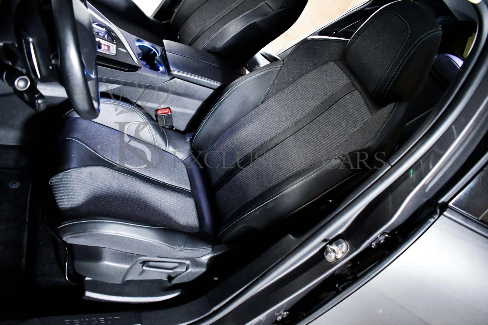 Peugeot 3008 1.6 PLUG-IN-HYBRID* LED* 360 Kamera* KEYLESS GO, снимка 10 - Автомобили и джипове - 53731994