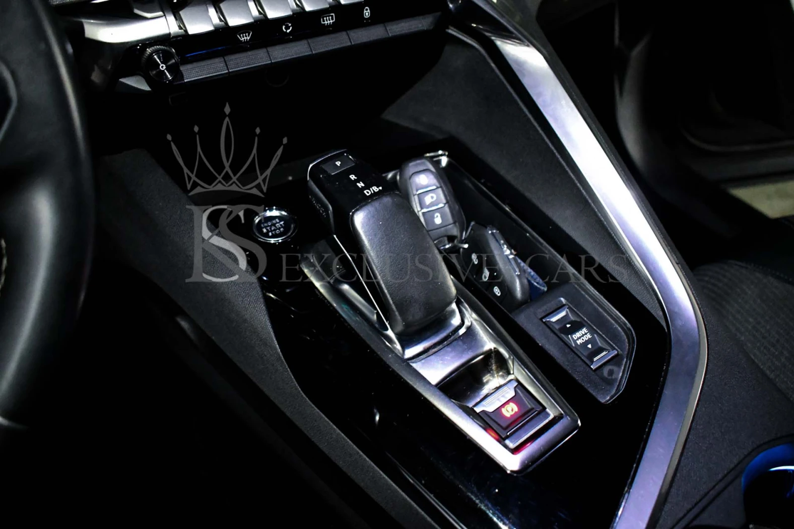 Peugeot 3008 1.6 PLUG-IN-HYBRID* LED* 360 Kamera* KEYLESS GO, снимка 14 - Автомобили и джипове - 53731994