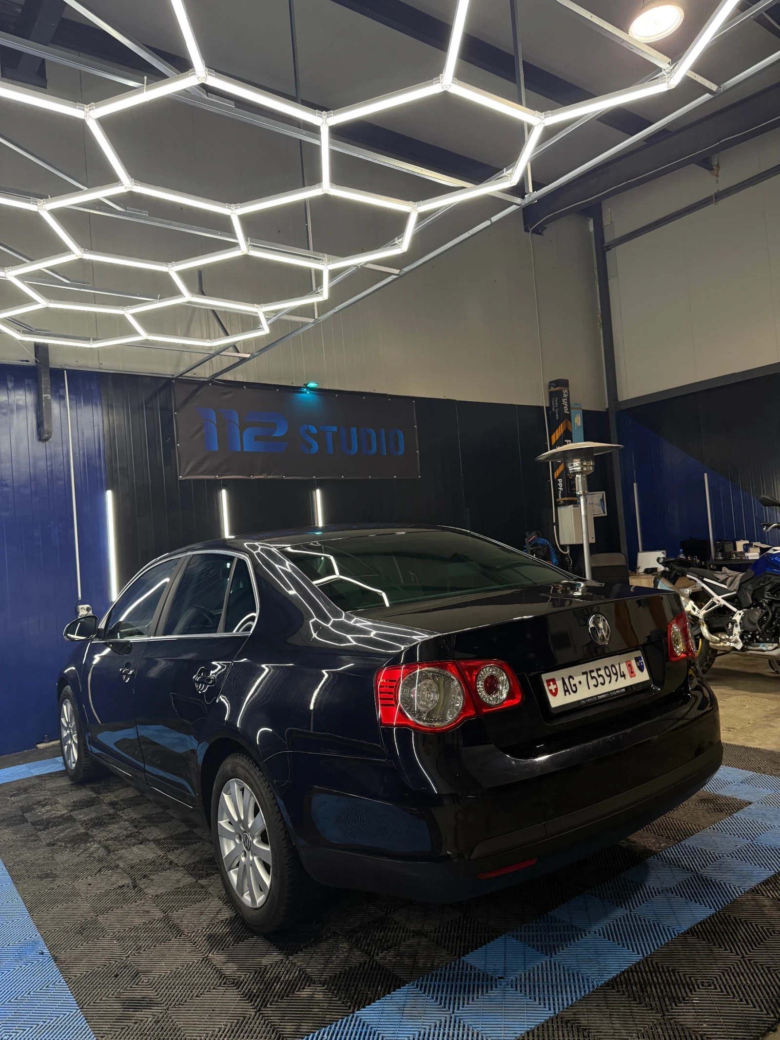 VW Jetta 2.0 Швейцария , снимка 4 - Автомобили и джипове - 54176430