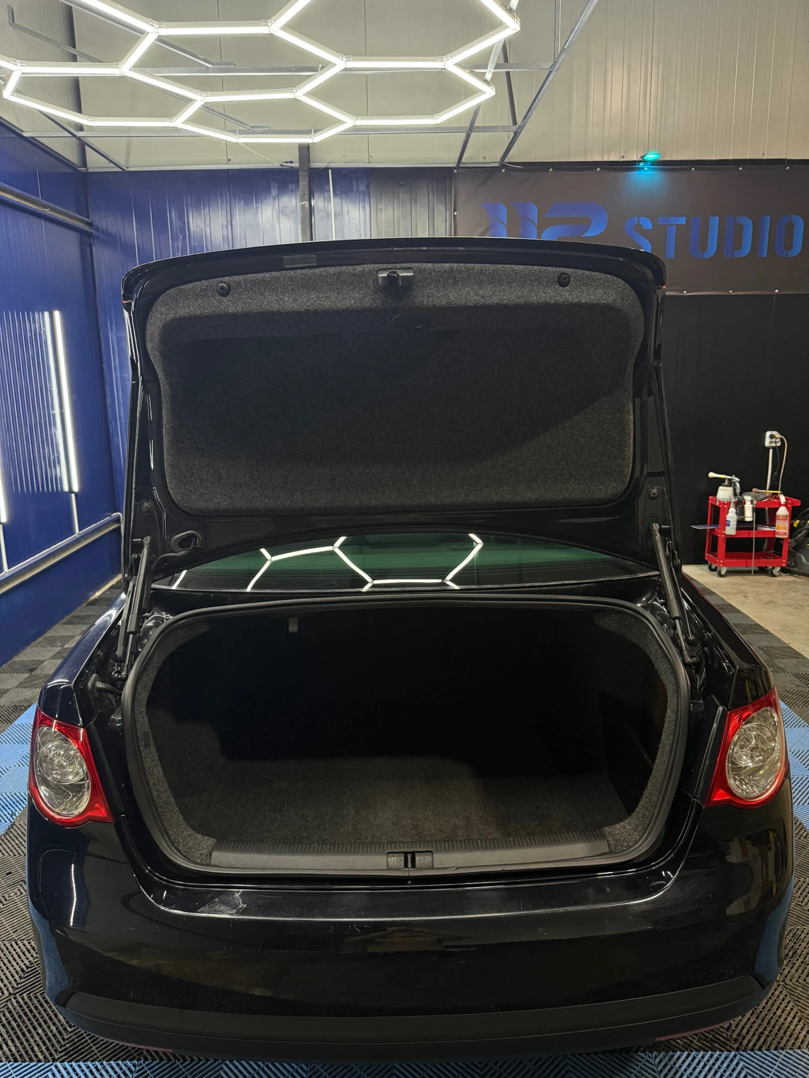 VW Jetta 2.0 Швейцария , снимка 13 - Автомобили и джипове - 54176430