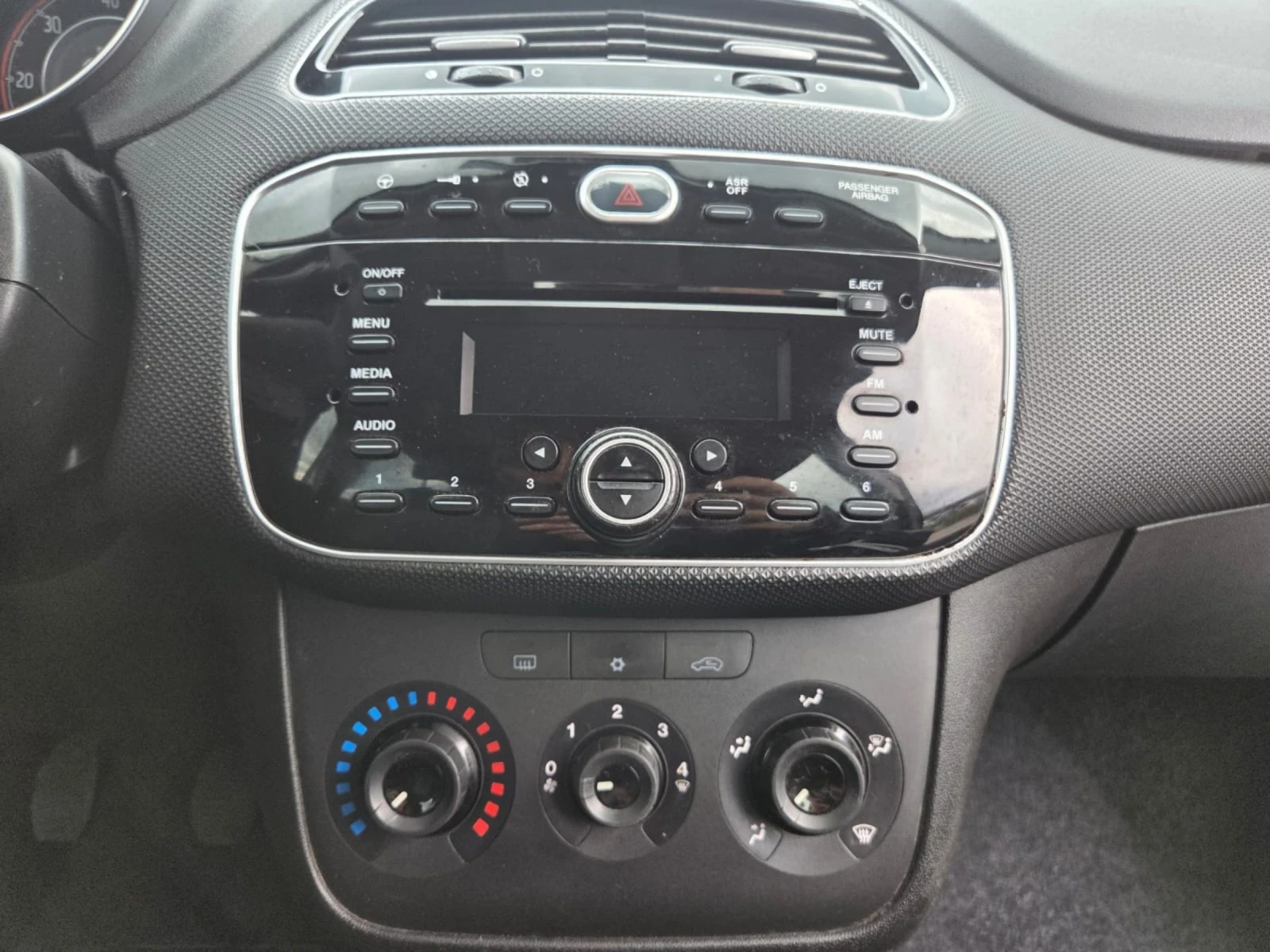 Fiat Punto 1.3 multi jet, снимка 12 - Автомобили и джипове - 54265337