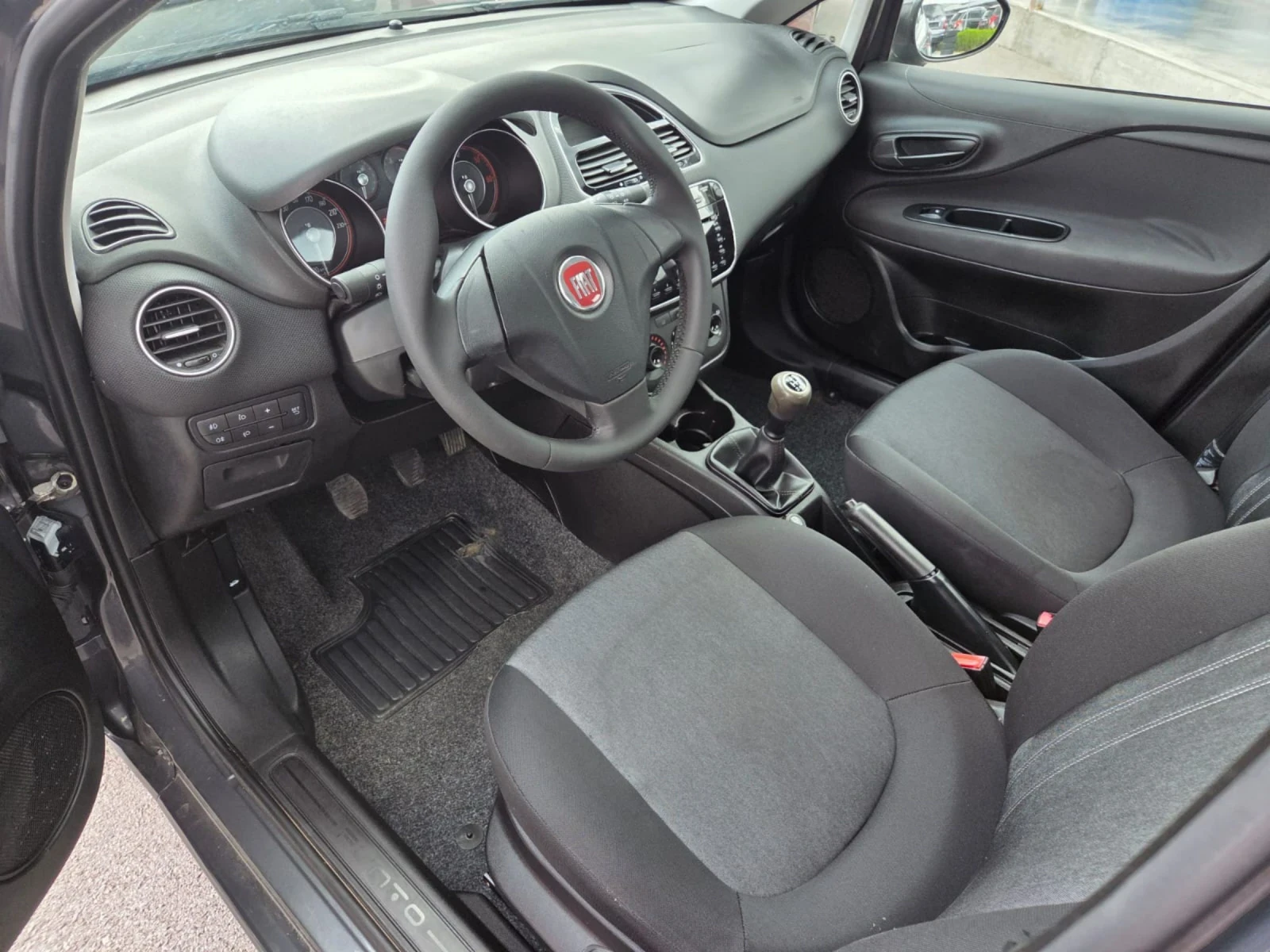 Fiat Punto 1.3 multi jet, снимка 7 - Автомобили и джипове - 54265337
