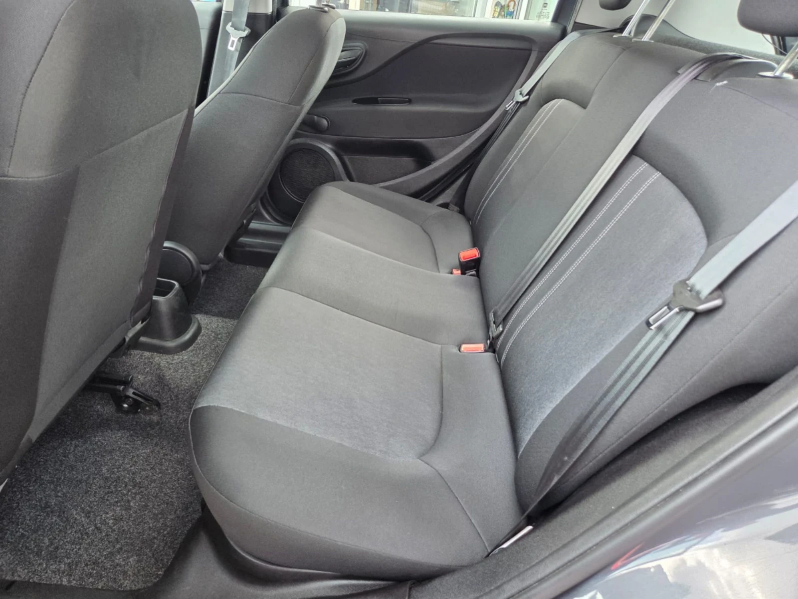 Fiat Punto 1.3 multi jet, снимка 9 - Автомобили и джипове - 54265337