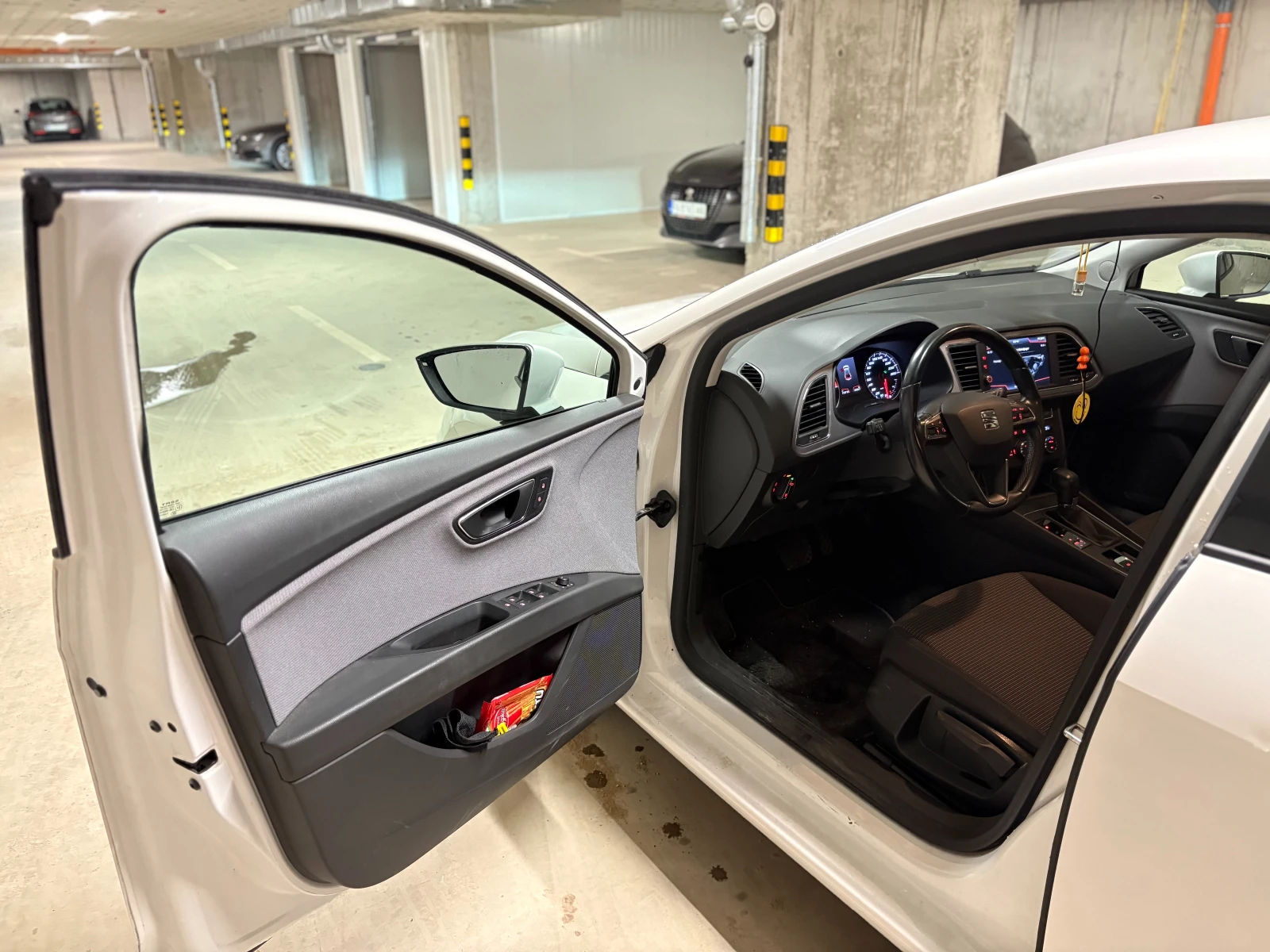 Seat Leon 1.6 TDI DSG, снимка 10 - Автомобили и джипове - 56166671