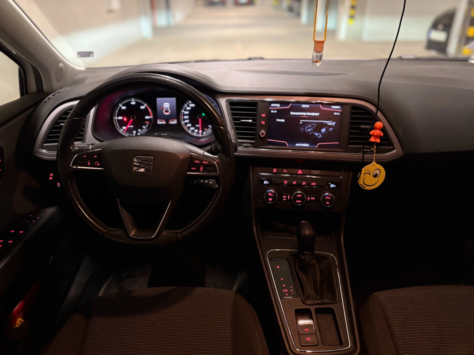 Seat Leon 1.6 TDI DSG, снимка 8 - Автомобили и джипове - 56166671