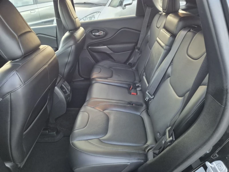 Jeep Cherokee, снимка 15 - Автомобили и джипове - 52943679