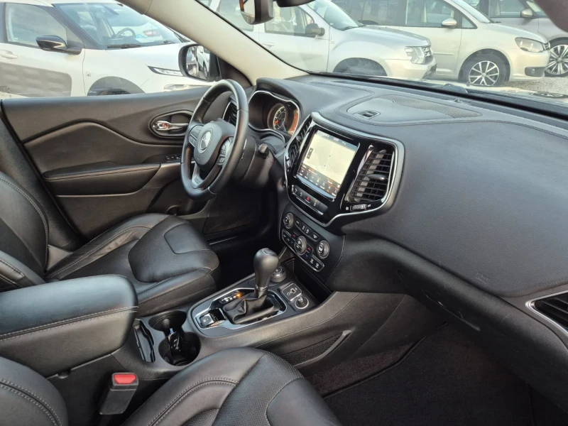 Jeep Cherokee, снимка 11 - Автомобили и джипове - 52943679