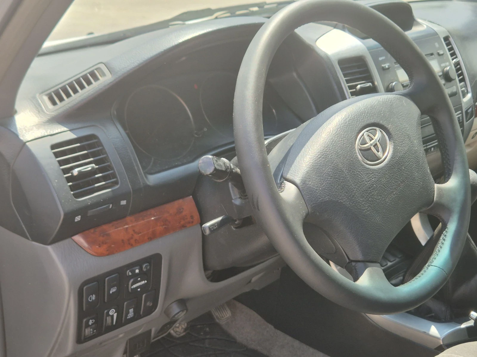 Toyota Land cruiser 3.0 РЪЧКА 7+ 1 | Mobile.bg — изображение 11